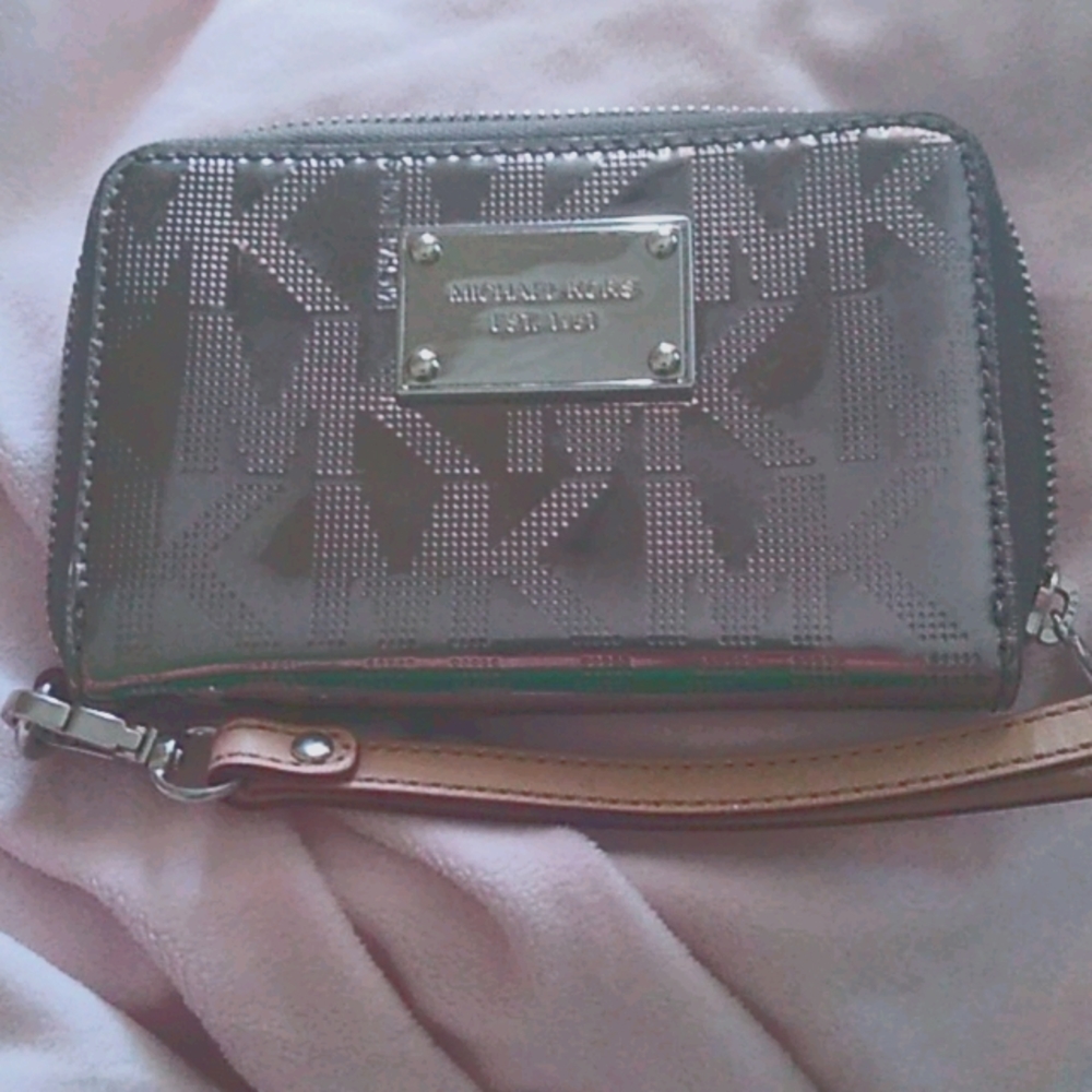 Michael kors wristlet